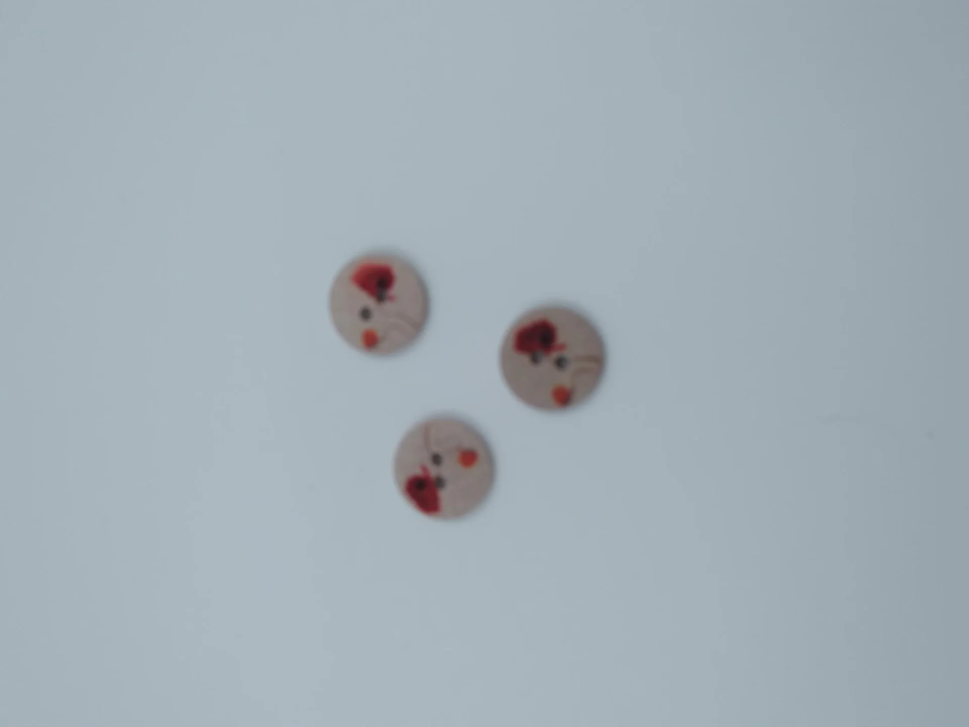 Button 1129a 24l Natural with Red Flower
