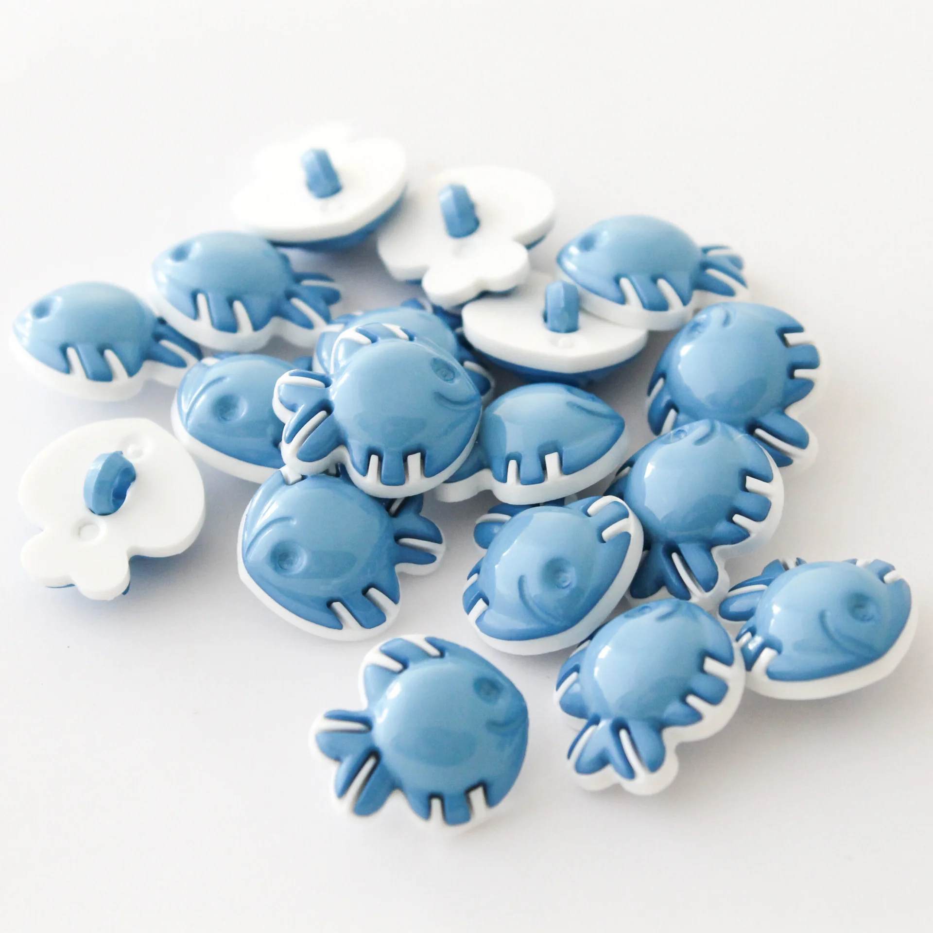 Button 163893 24 18 Fish Blue White