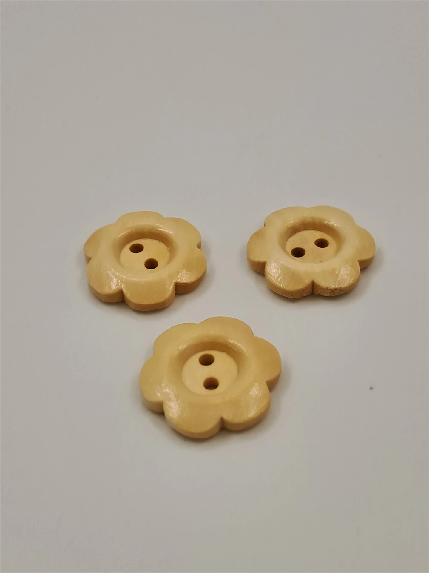 Button 21CR20 Cream Flower 20mm