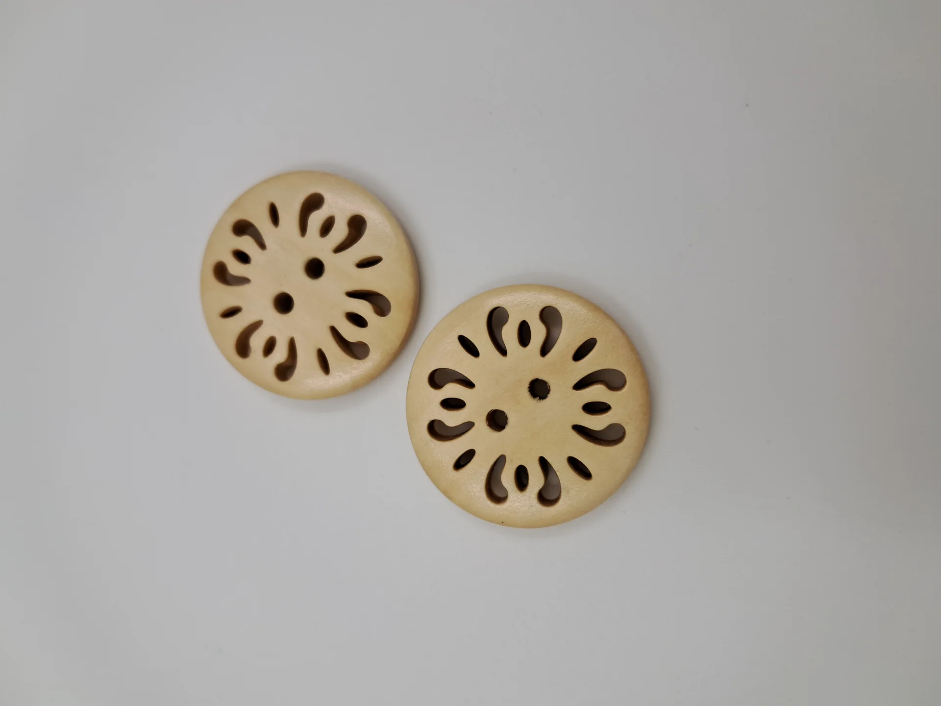 Button 26CR 30 Cream Vintage 30mm