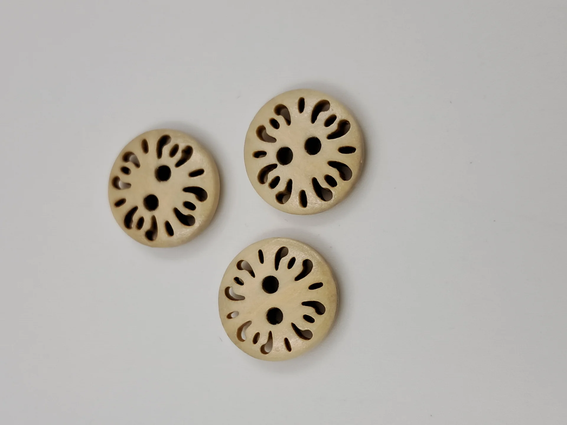 Button 26CR15 Cream Vintage 15mm