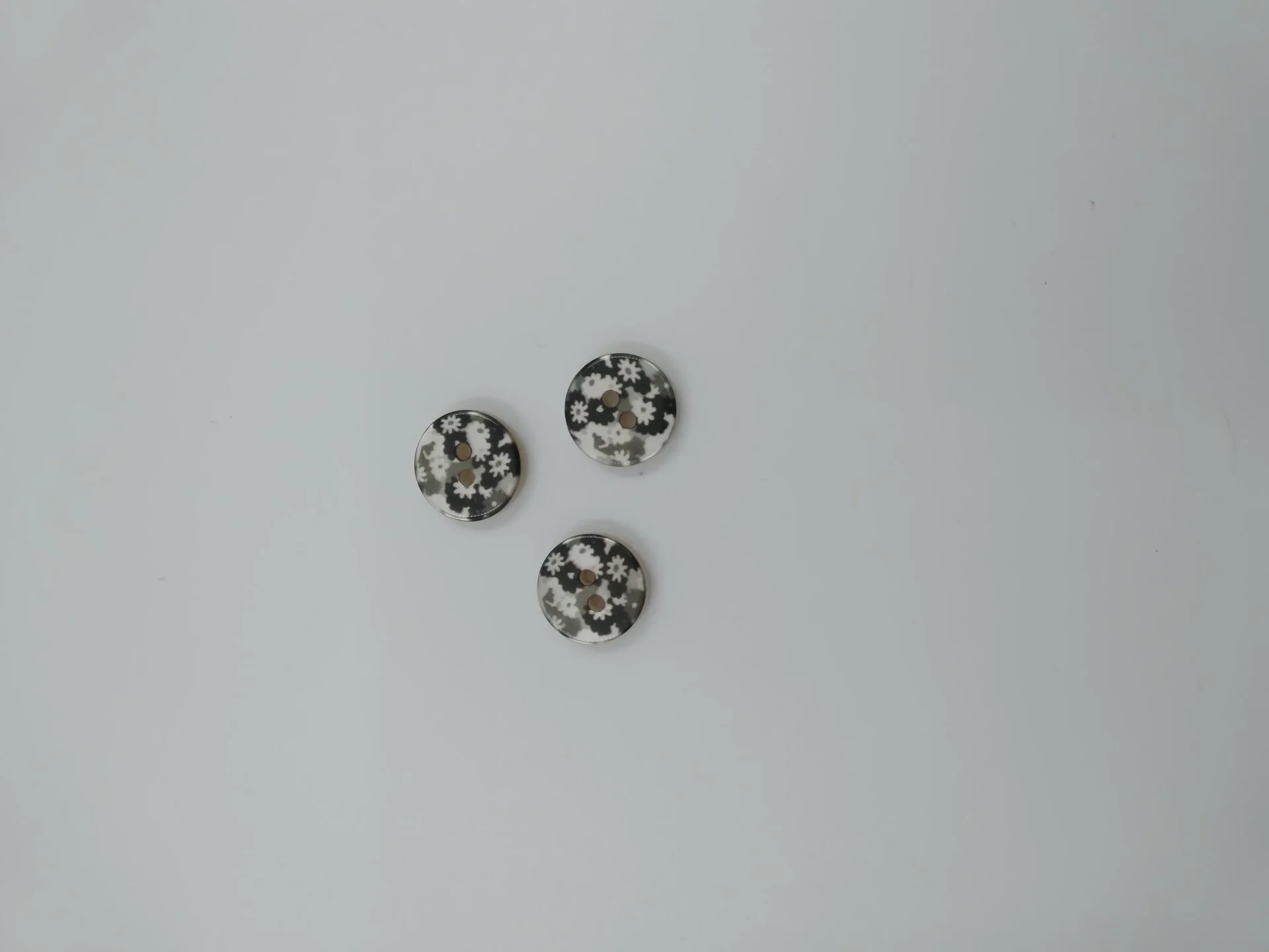 Button IA 41193 20 941 Green Floral