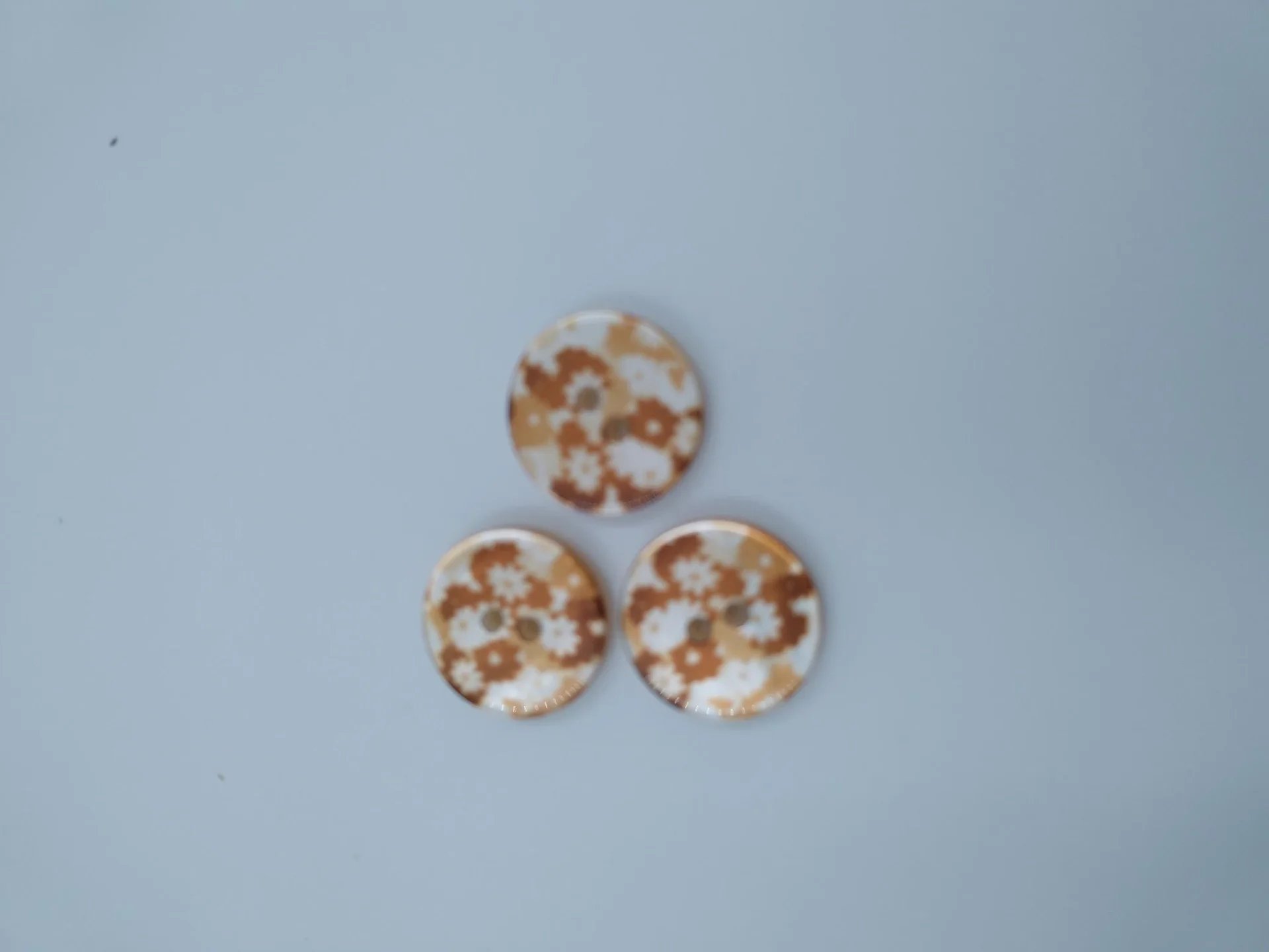 Button IA 41193 28 941 Brown Cream