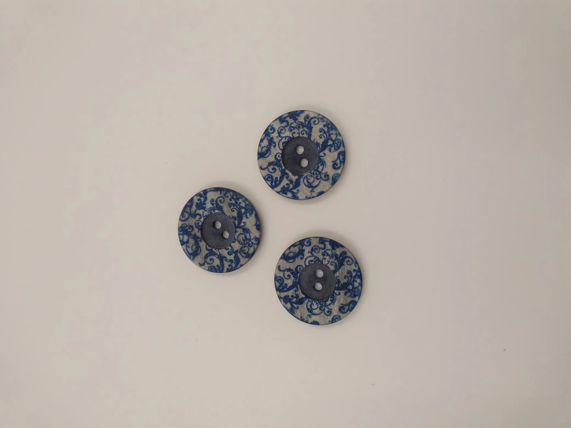 Button IA 41308 36 Grey Blue Patterned