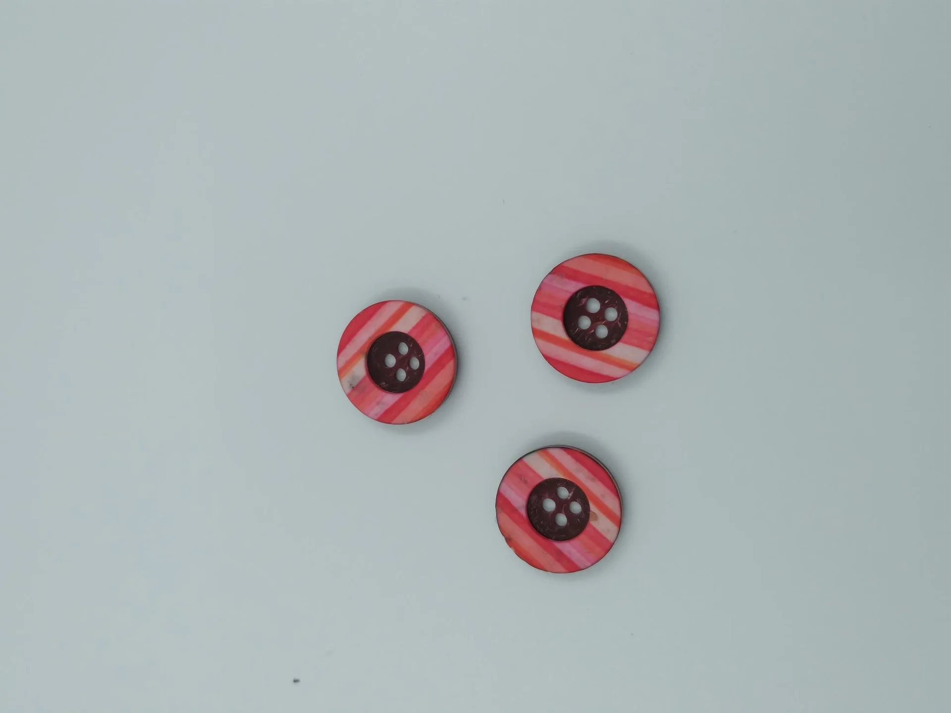 Button IA 42302 24 141 Coral Stripe