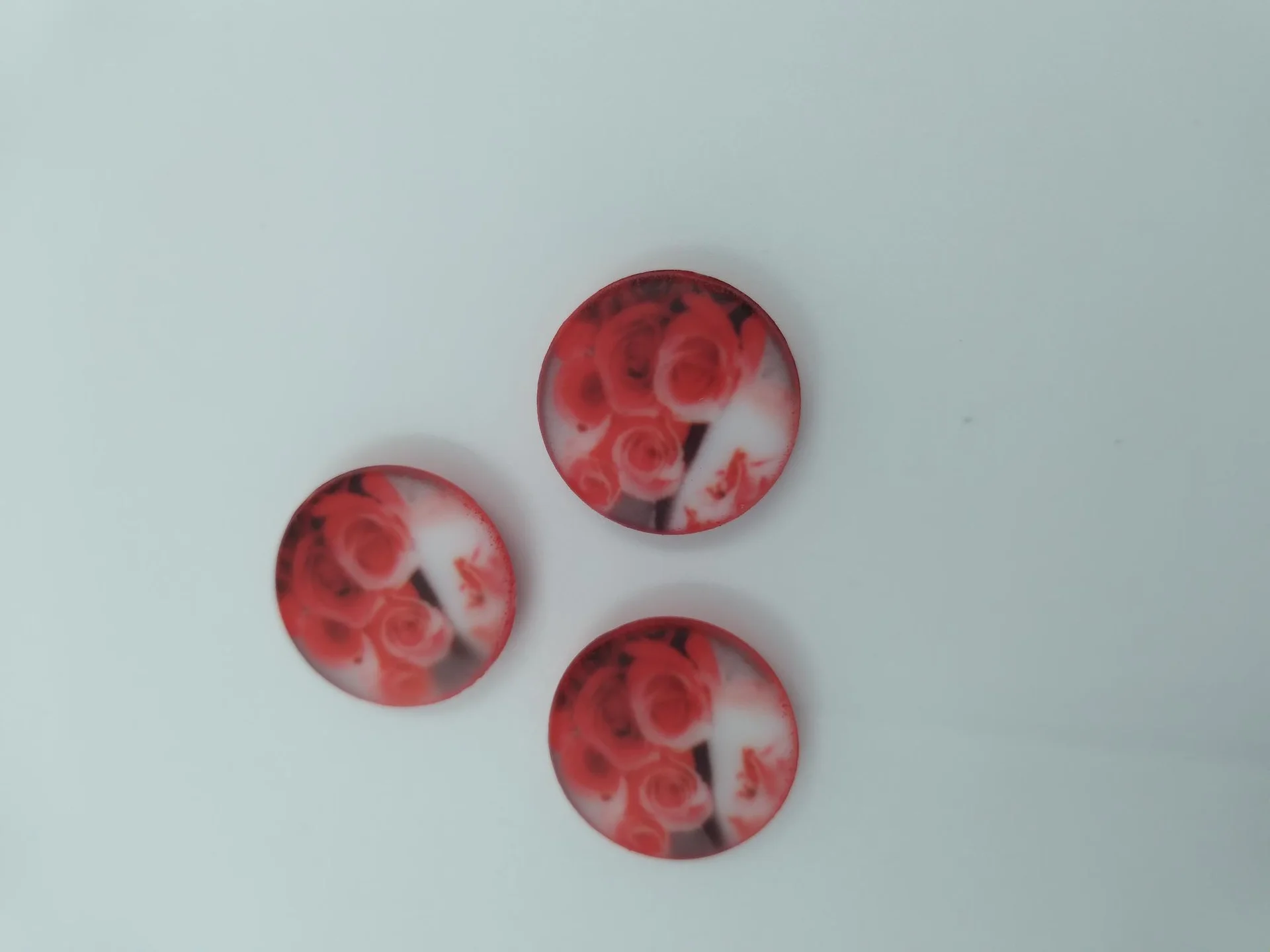 Button SA 1468a 24 Red Rose Shank
