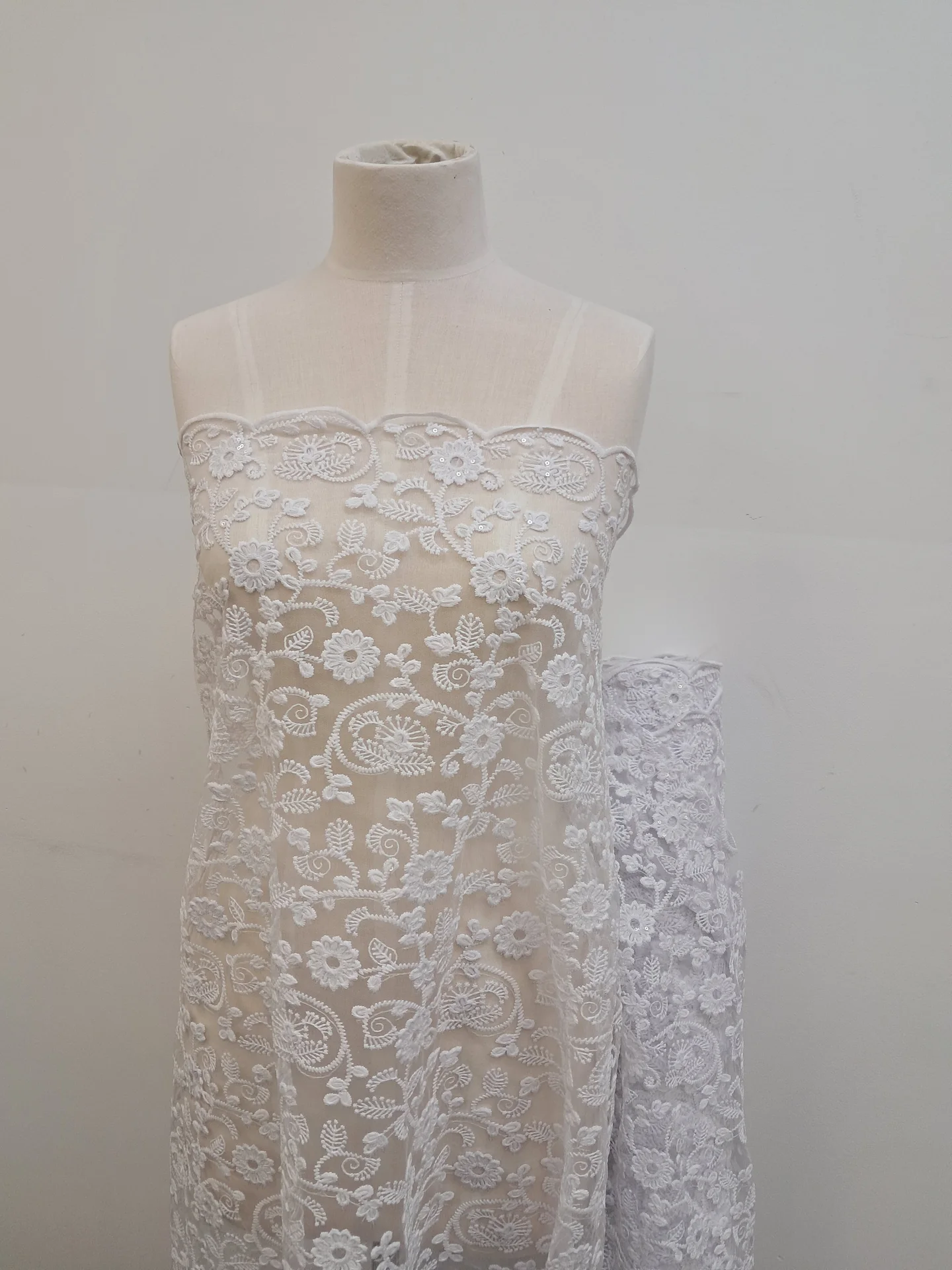 Fabric Lace White Heavy WP