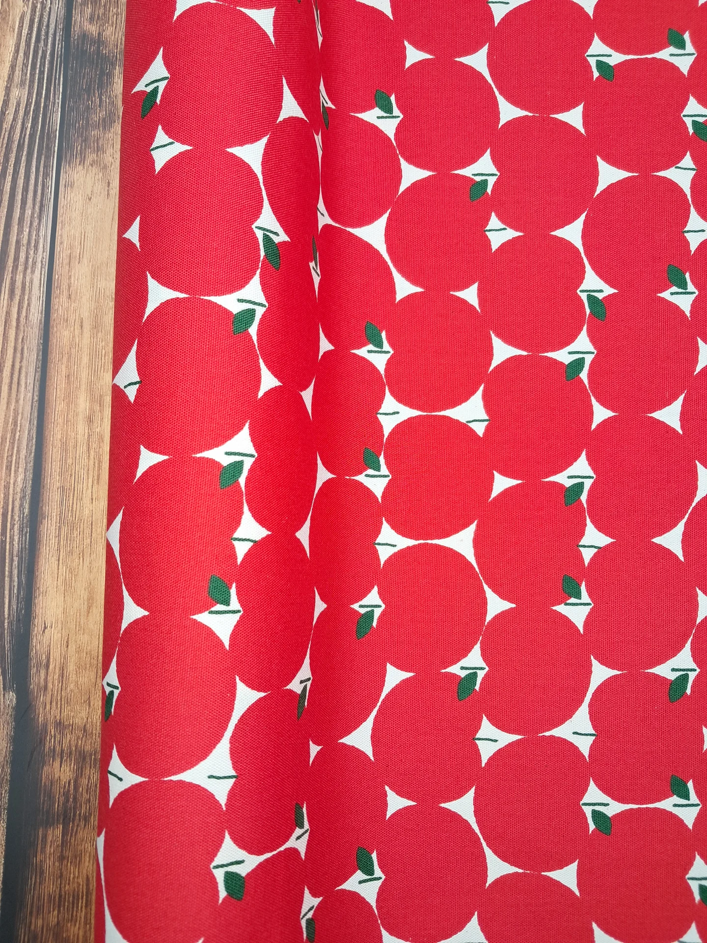 Fabric Mogami Red Apples