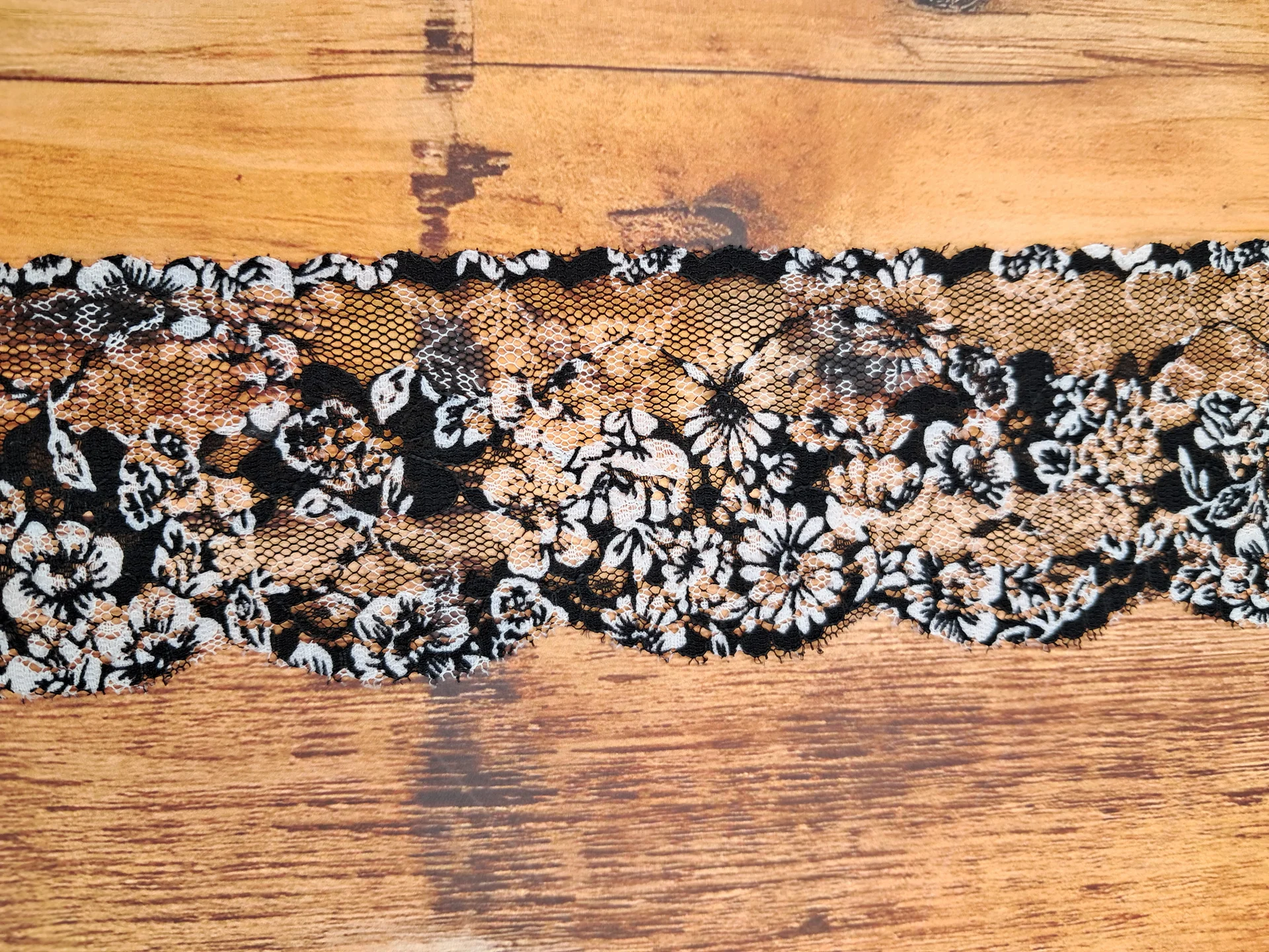 Lace Black and White Floral L 0281