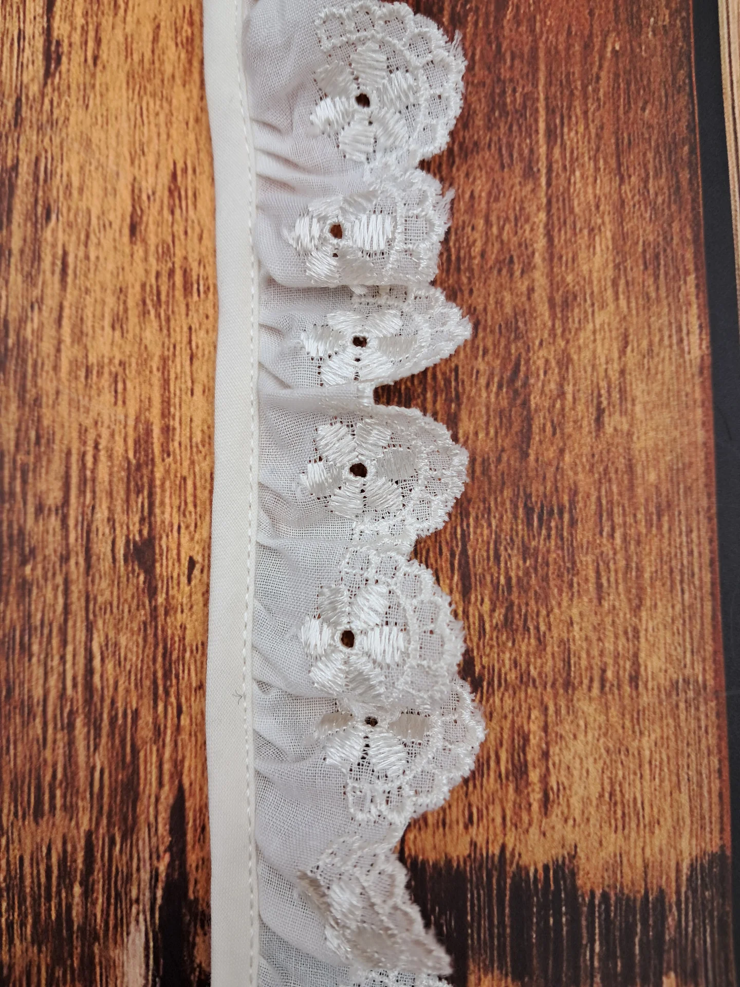 Lace Cambric Frilled Cream 35mm