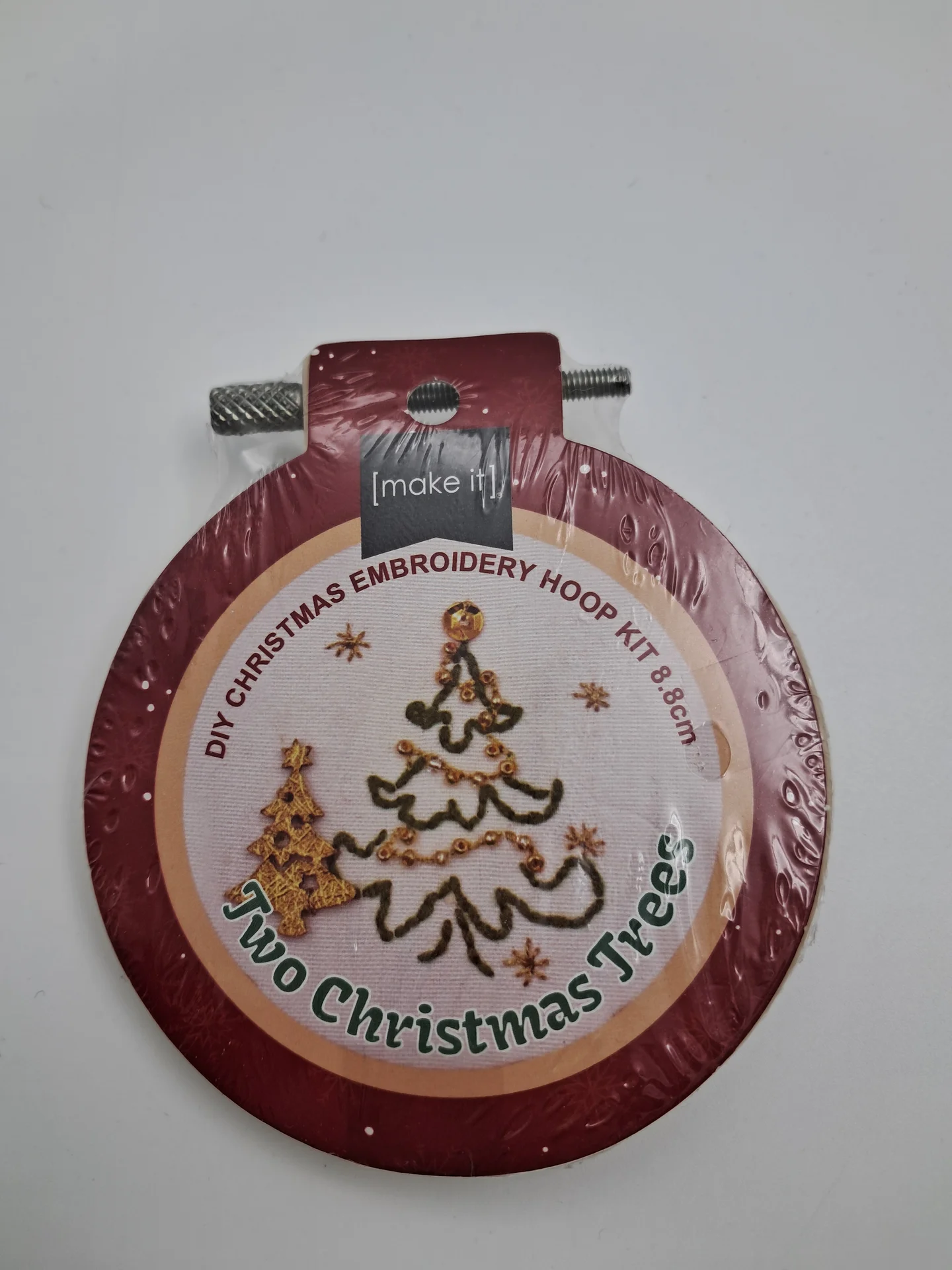 Make It DIY Christmas Embroidery Hoop Kit