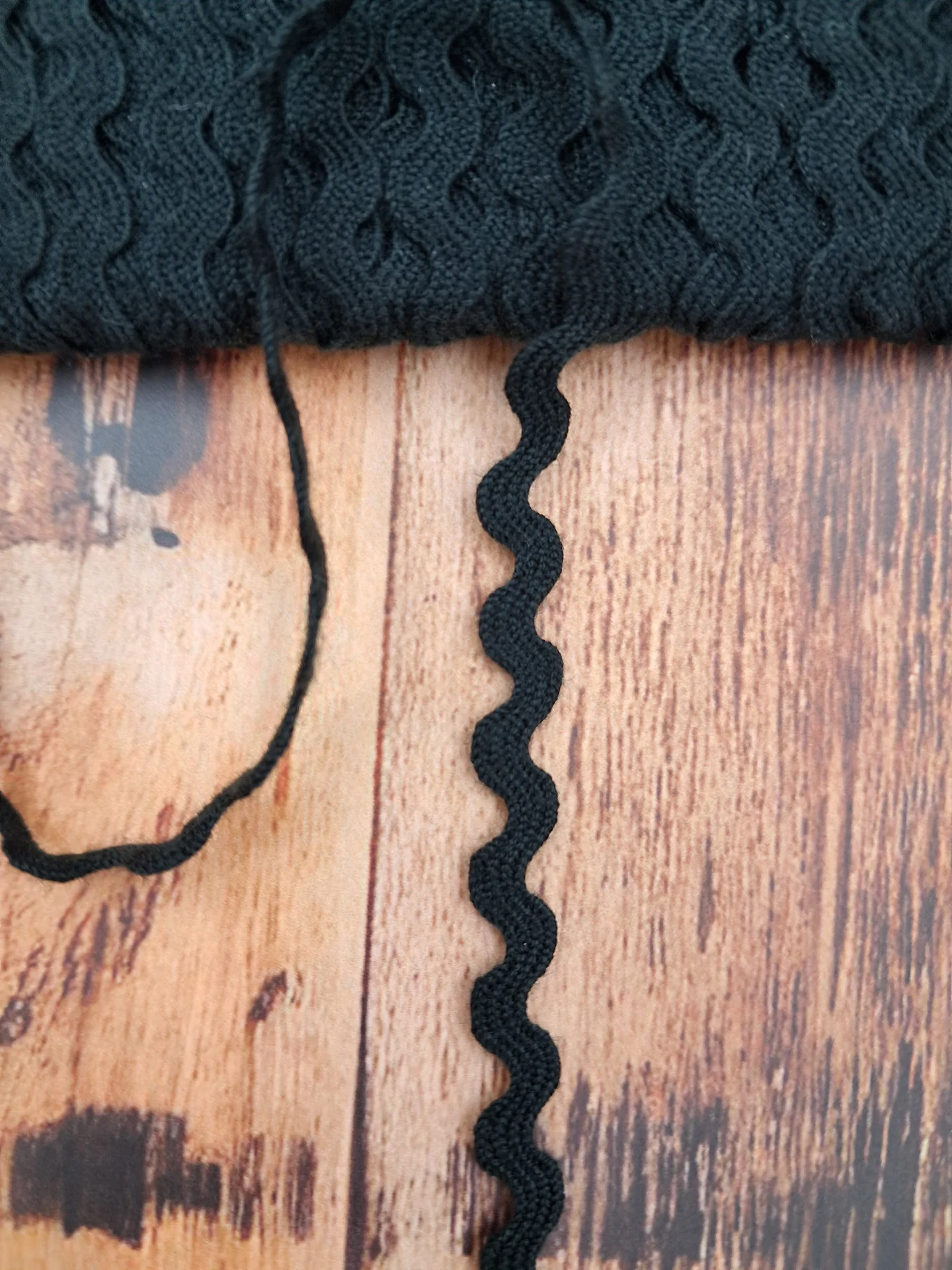 Ric Rac Acrylic Small Black RQ 3
