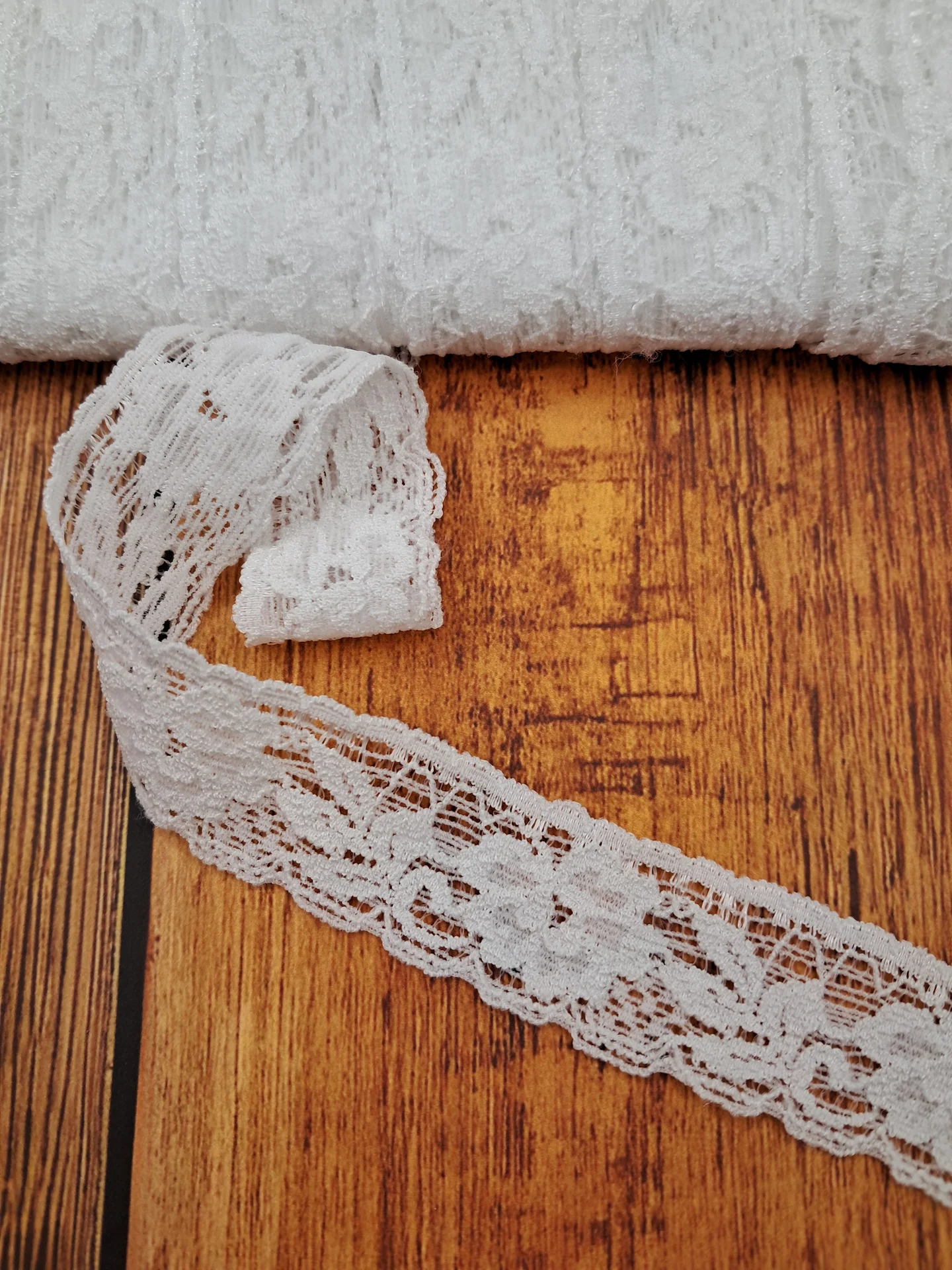 Stretch Lace 24mm White Floral