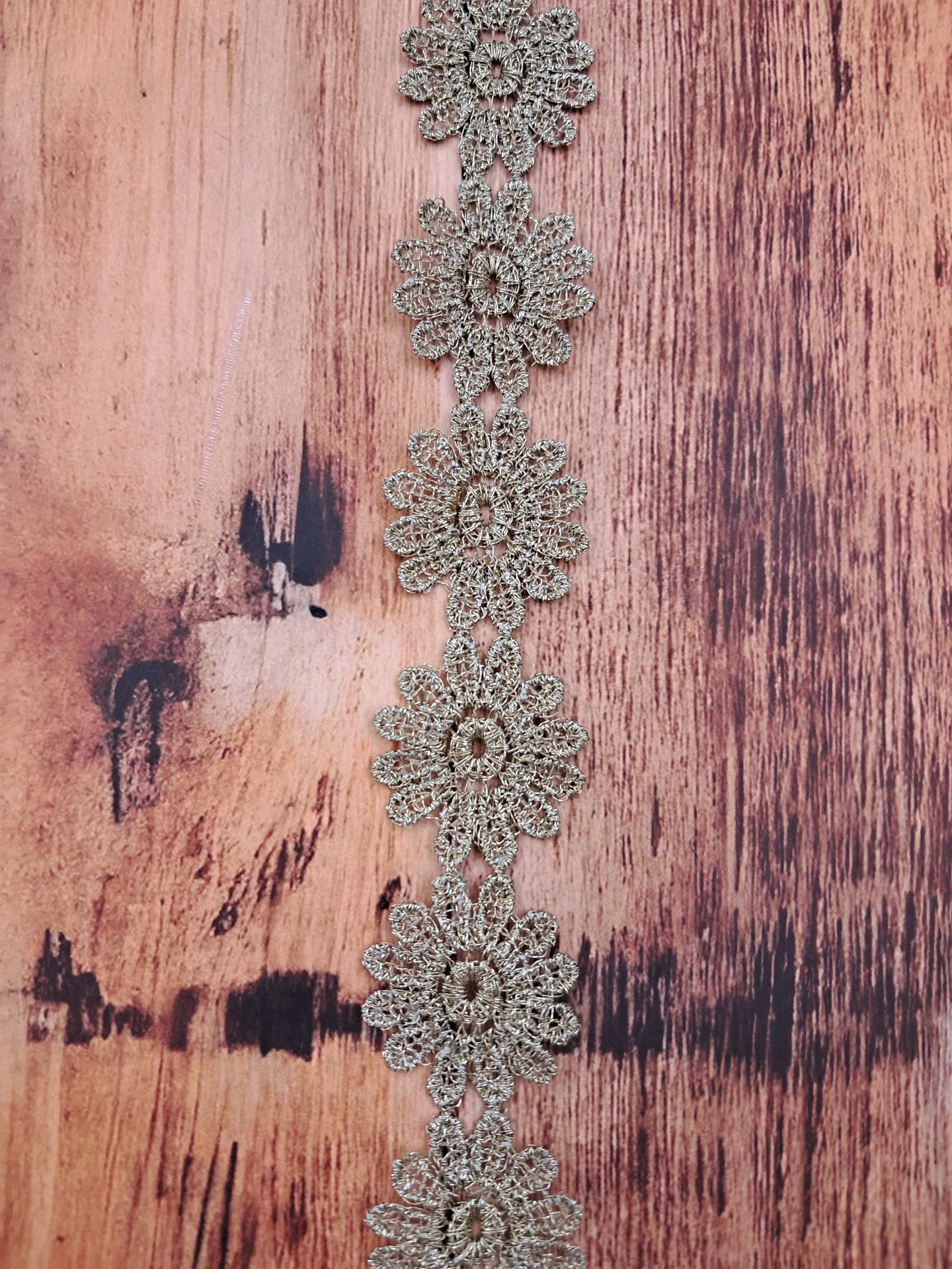 Trim Metallic Daisy Gold